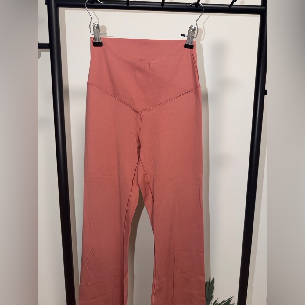 Aerie OFFLINE Real Me Cross Over High-Waisted Flare Leggings Pink | Size M - Picture 4 of 7